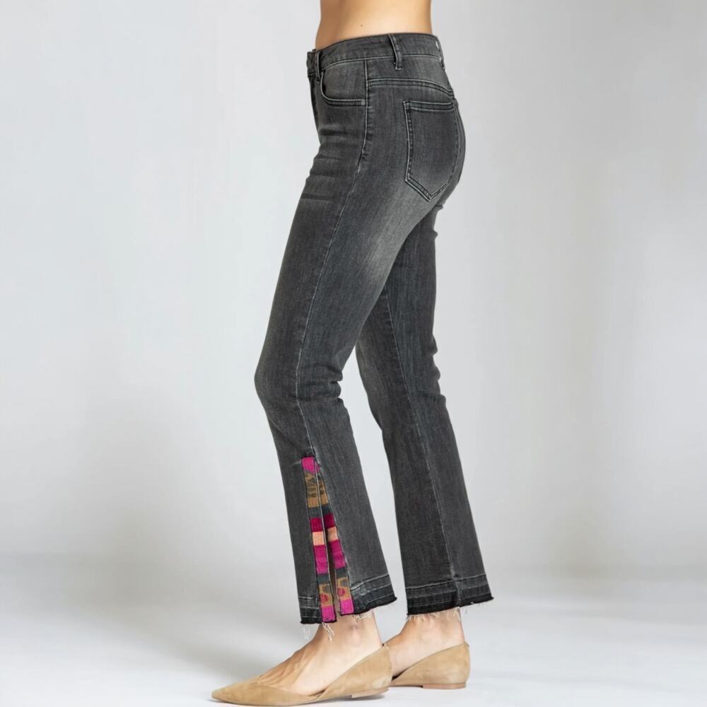 APNY Crop Flare Jean Side Hem Embroidery Mid Rise Black Dark Wash Denim size 4